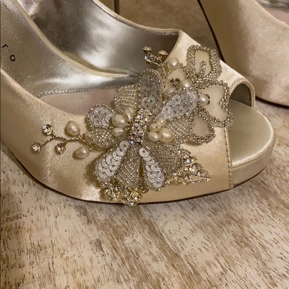 EUC Wedding or Formal Event Shoe - Picture 2 of 8